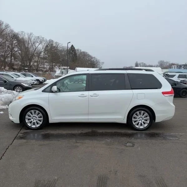 2011 Toyota Sienna 3rd Gen - Image 3 of 12