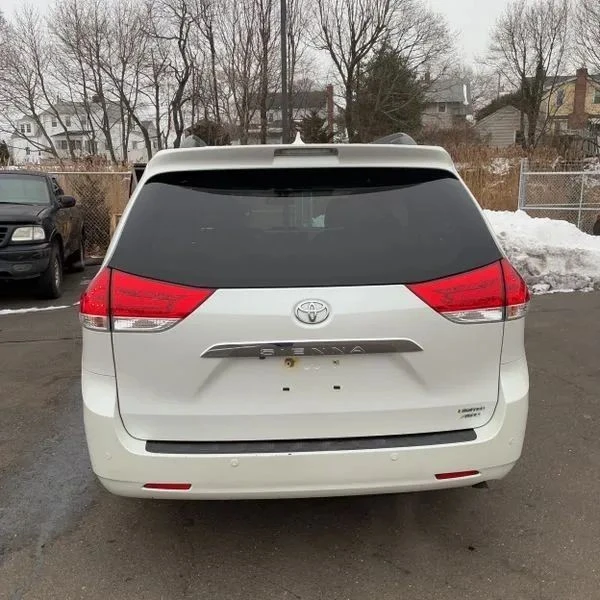 2011 Toyota Sienna 3rd Gen - Image 7 of 12