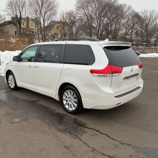 2011 Toyota Sienna 3rd Gen - Image 5 of 12