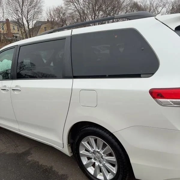2011 Toyota Sienna 3rd Gen - Image 6 of 12