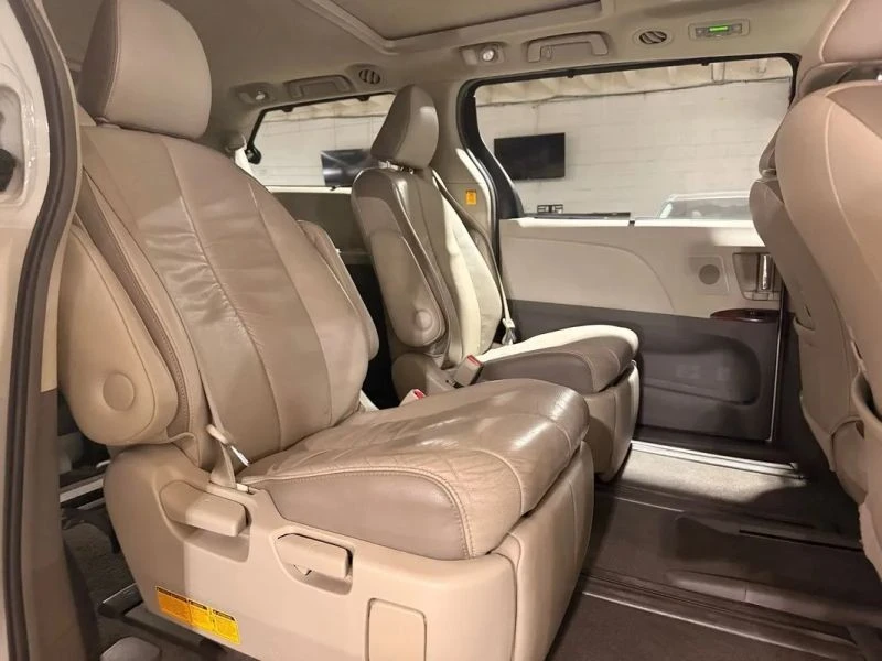 2011 Toyota Sienna 3rd Gen - Image 11 of 12