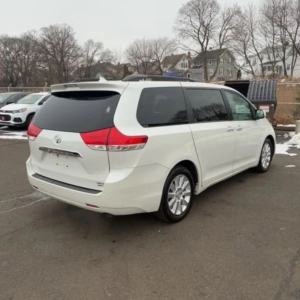 2011 Toyota Sienna 3rd Gen - Image 8 of 12