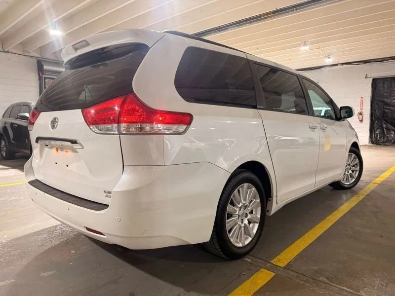 2011 Toyota Sienna 3rd Gen - Image 4 of 12