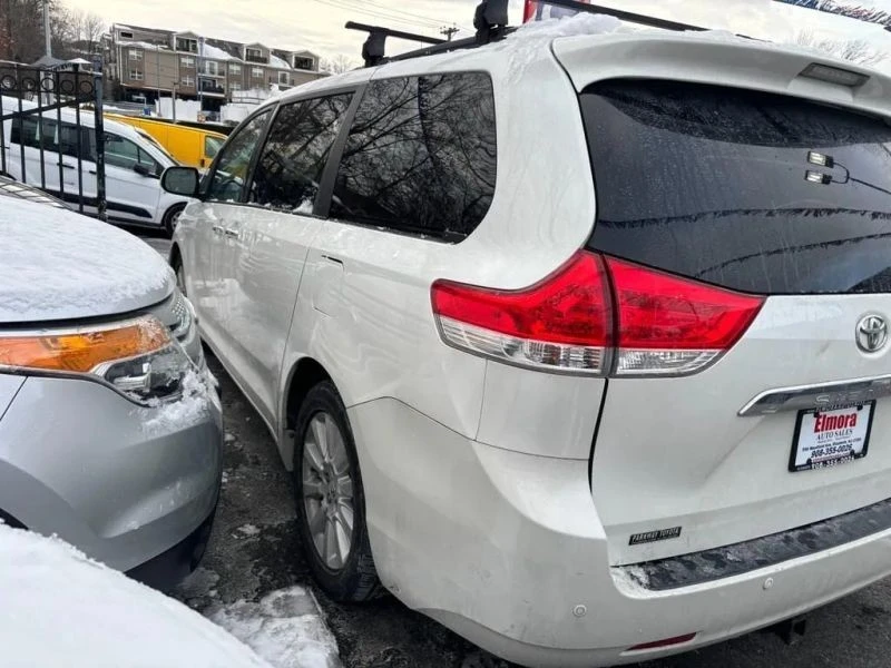 2011 Toyota Sienna 3rd Gen - Image 4 of 12