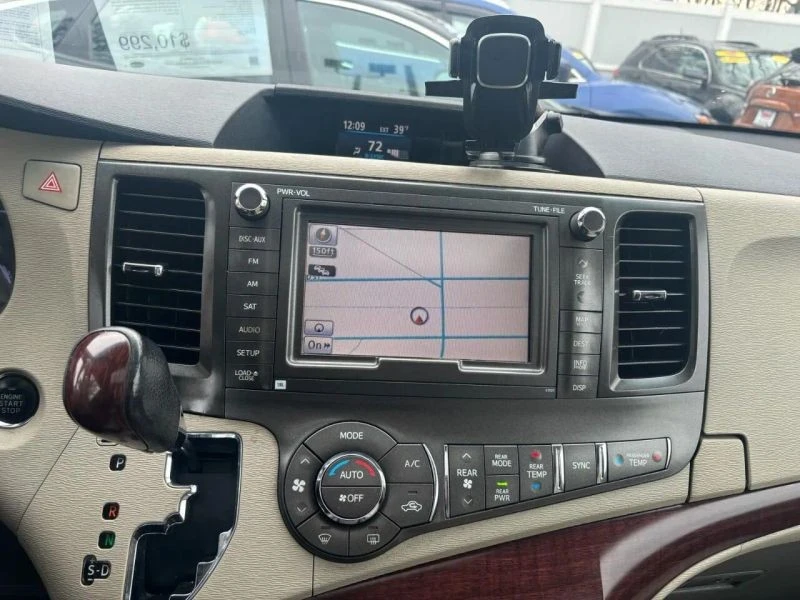 2011 Toyota Sienna 3rd Gen - Image 9 of 12