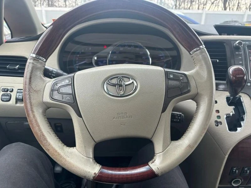 2011 Toyota Sienna 3rd Gen - Image 8 of 12