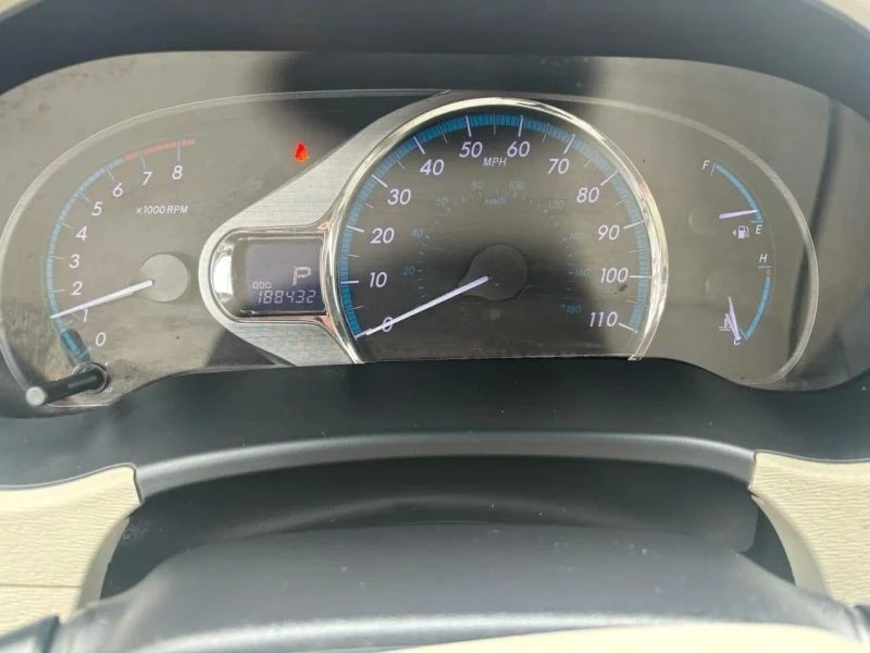 2011 Toyota Sienna 3rd Gen - Image 7 of 12
