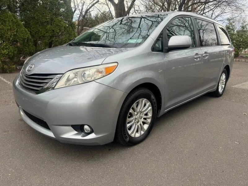 2011 Toyota Sienna 3rd Gen - Image 3 of 12
