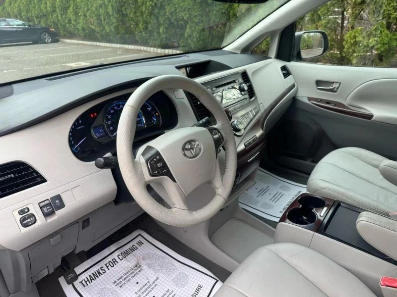 2011 Toyota Sienna 3rd Gen - Image 11 of 12