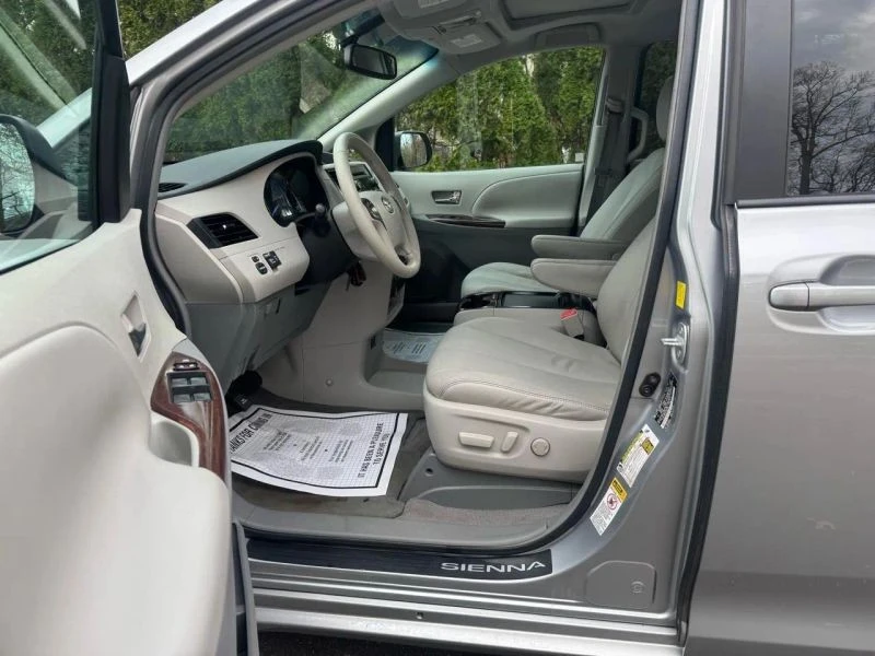 2011 Toyota Sienna 3rd Gen - Image 9 of 12