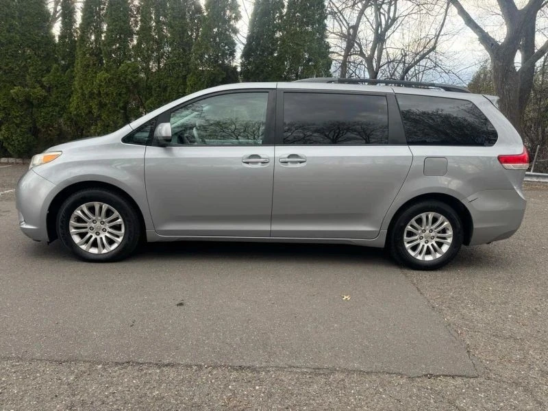 2011 Toyota Sienna 3rd Gen - Image 4 of 12