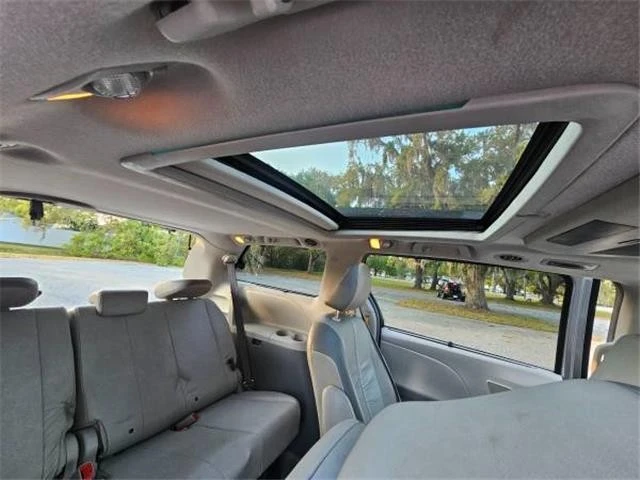 2011 Toyota Sienna 3rd Gen - Image 16 of 21