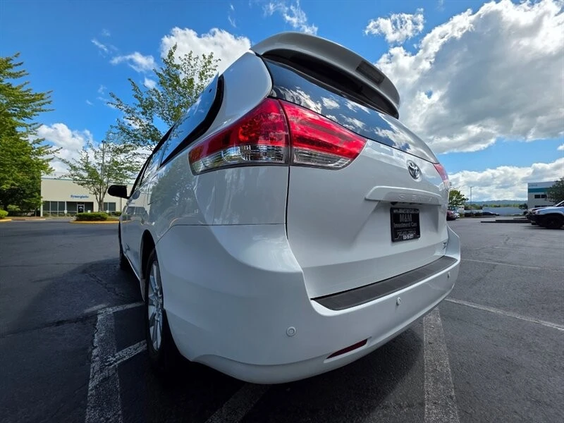 2011 Toyota Sienna 3rd Gen - Image 11 of 21