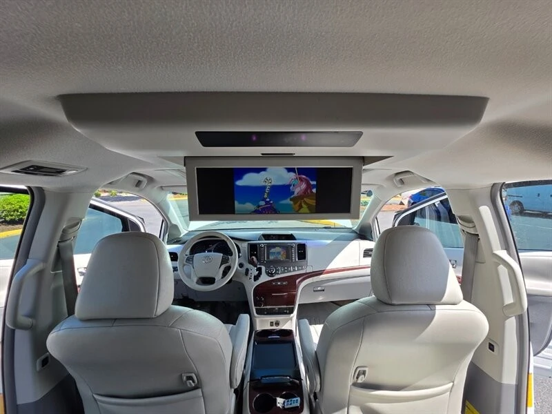 2011 Toyota Sienna 3rd Gen - Image 18 of 21