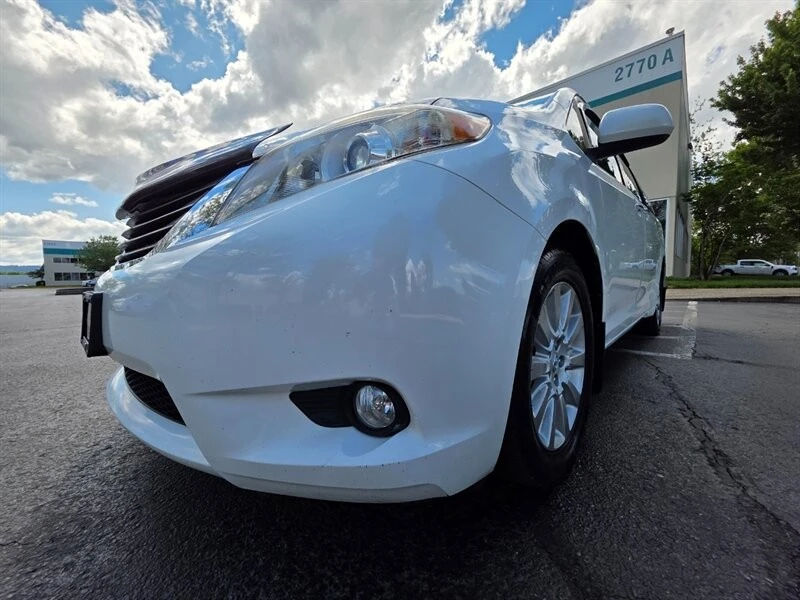 2011 Toyota Sienna 3rd Gen - Image 9 of 21