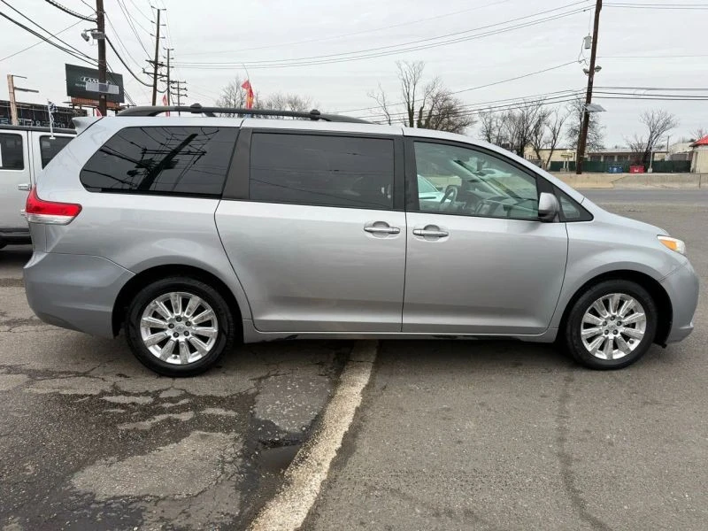 2011 Toyota Sienna 3rd Gen - Image 4 of 12