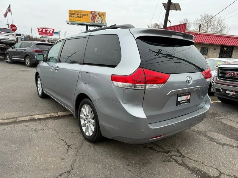 2011 Toyota Sienna 3rd Gen - Image 8 of 12