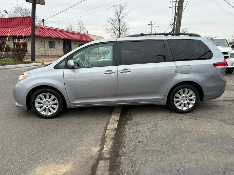 2011 Toyota Sienna 3rd Gen - Image 7 of 12