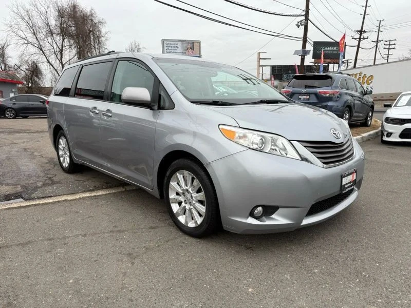 2011 Toyota Sienna 3rd Gen - Image 5 of 12