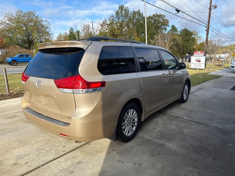 2011 Toyota Sienna 3rd Gen - Image 4 of 14