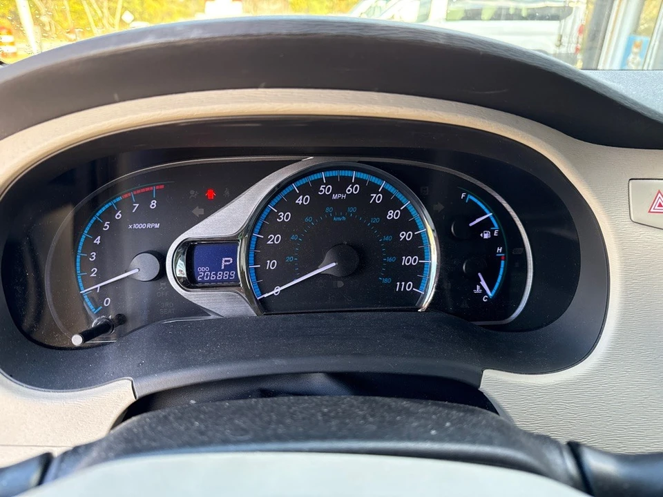 2011 Toyota Sienna 3rd Gen - Image 10 of 14