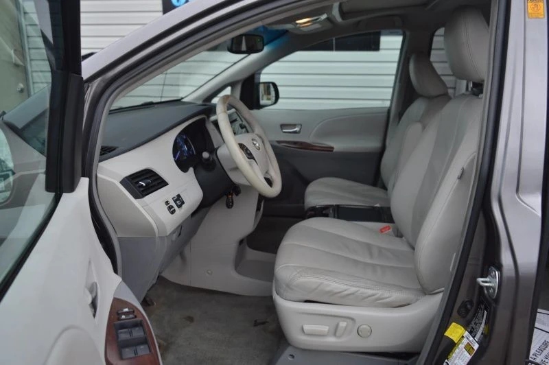 2011 Toyota Sienna 3rd Gen - Image 11 of 12