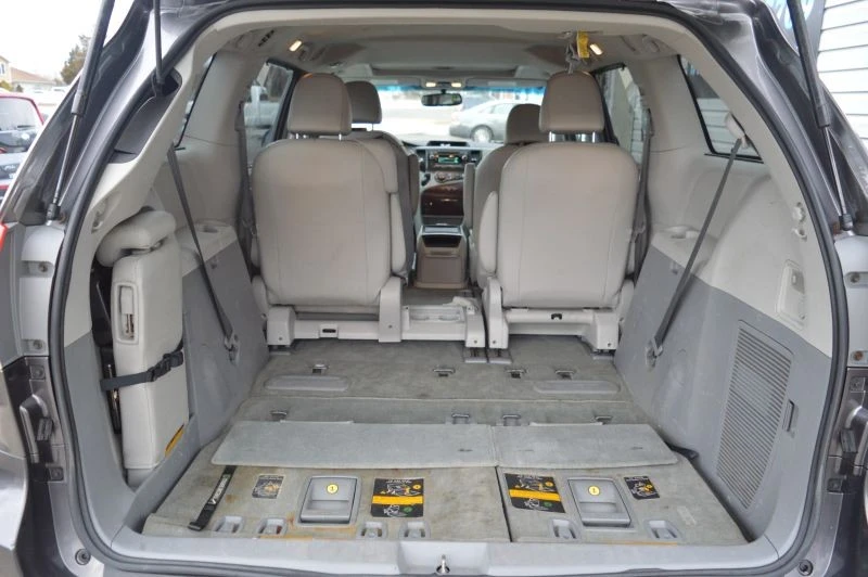 2011 Toyota Sienna 3rd Gen - Image 9 of 12