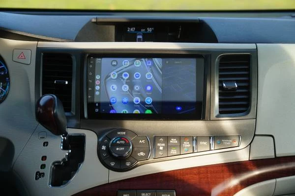 2011 Toyota Sienna 3rd Gen - Image 8 of 21