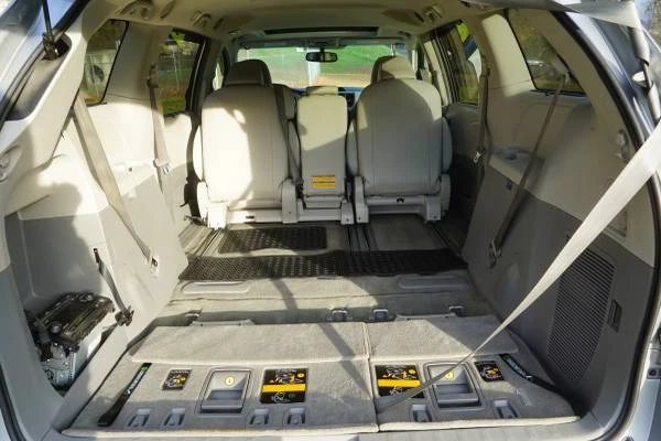 2011 Toyota Sienna 3rd Gen - Image 16 of 21