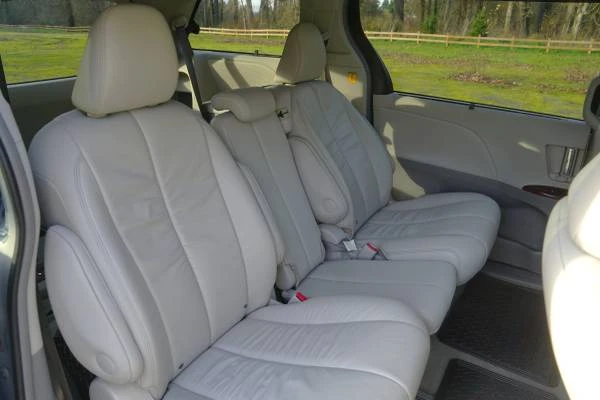 2011 Toyota Sienna 3rd Gen - Image 11 of 21
