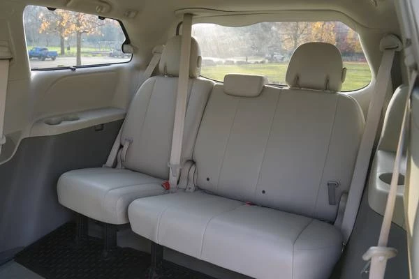 2011 Toyota Sienna 3rd Gen - Image 10 of 21