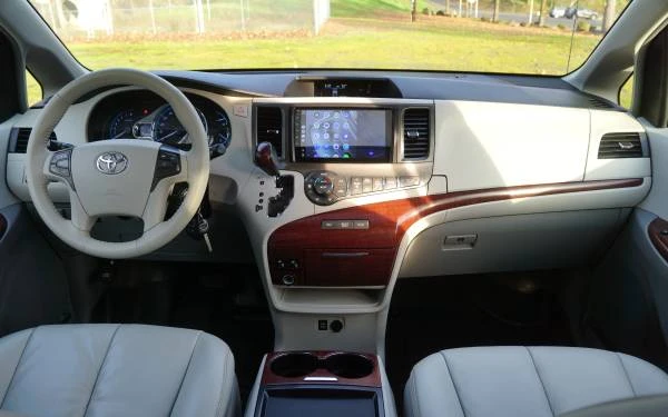 2011 Toyota Sienna 3rd Gen - Image 9 of 21