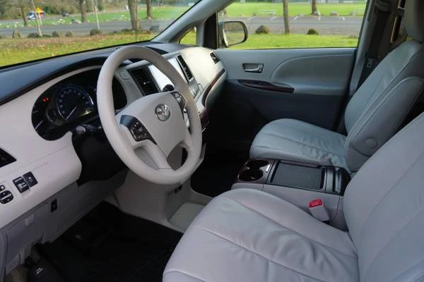 2011 Toyota Sienna 3rd Gen - Image 7 of 21