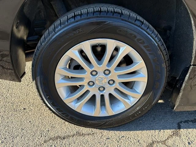 2011 Toyota Sienna 3rd Gen - Image 21 of 31