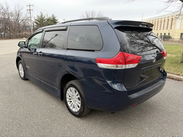 2011 Toyota Sienna 3rd Gen - Image 7 of 31