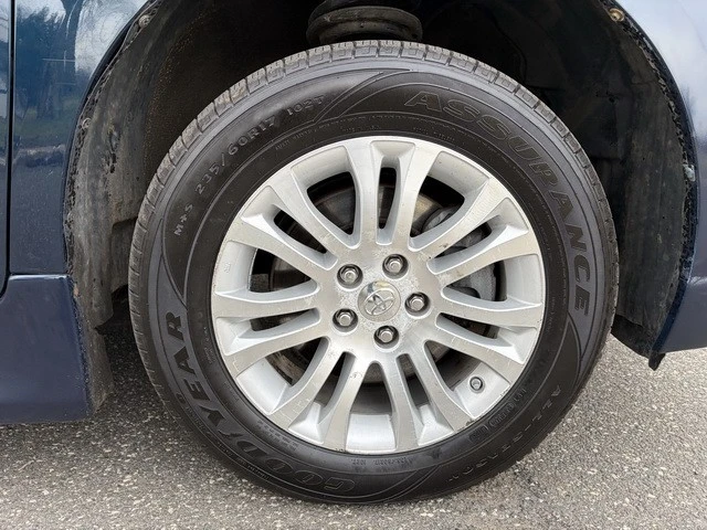 2011 Toyota Sienna 3rd Gen - Image 28 of 31