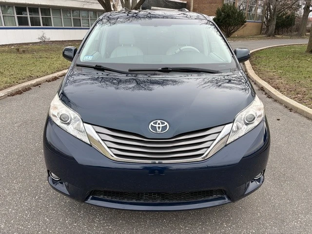 2011 Toyota Sienna 3rd Gen - Image 13 of 31