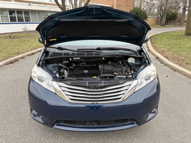 2011 Toyota Sienna 3rd Gen - Image 15 of 31