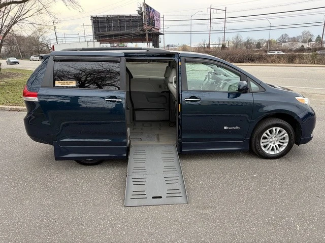2011 Toyota Sienna 3rd Gen - Image 4 of 31