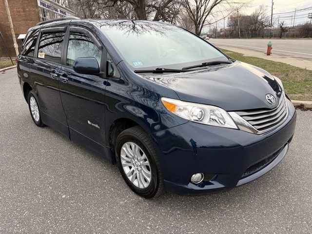 2011 Toyota Sienna 3rd Gen - Image 12 of 31