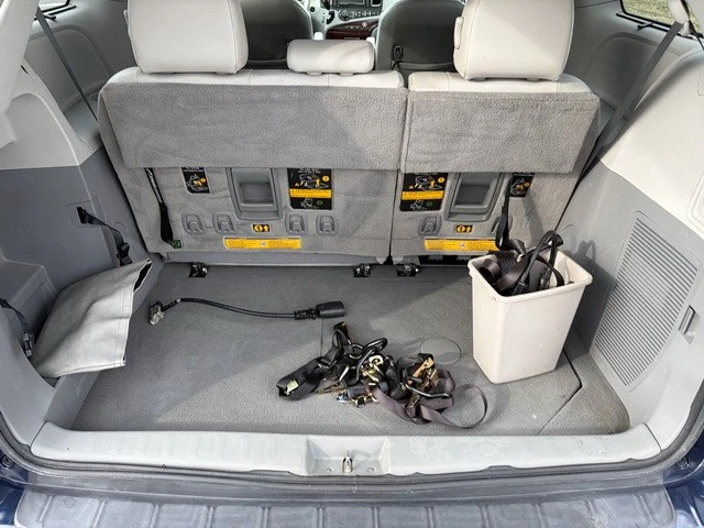 2011 Toyota Sienna 3rd Gen - Image 31 of 31