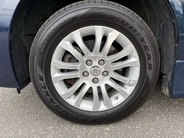 2011 Toyota Sienna 3rd Gen - Image 22 of 31