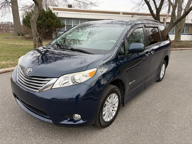 2011 Toyota Sienna 3rd Gen - Image 5 of 31