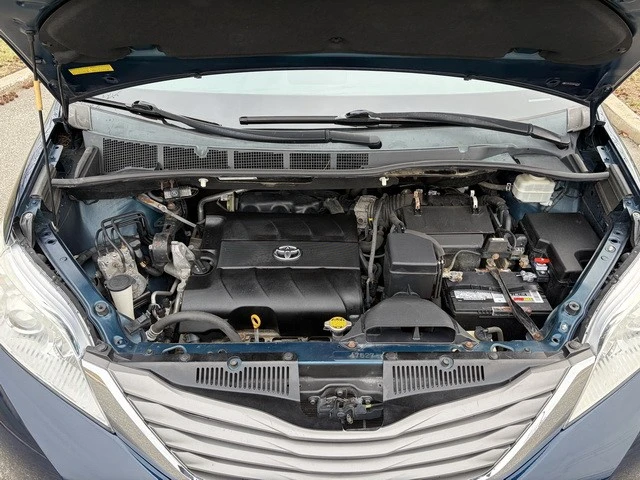 2011 Toyota Sienna 3rd Gen - Image 16 of 31