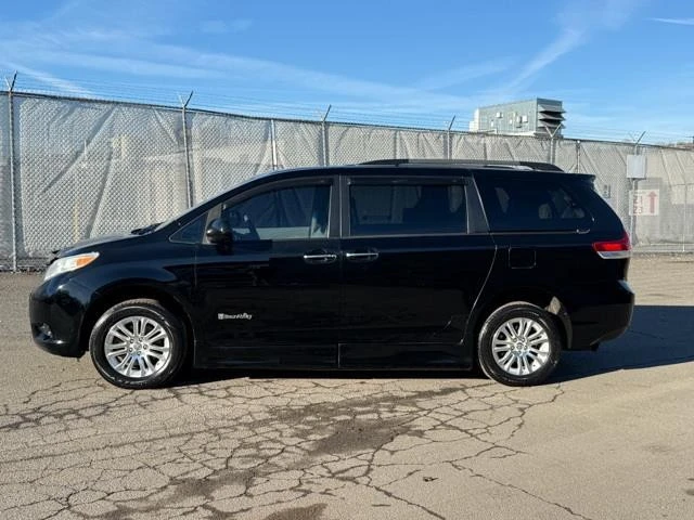 2011 Toyota Sienna 3rd Gen - Image 9 of 12