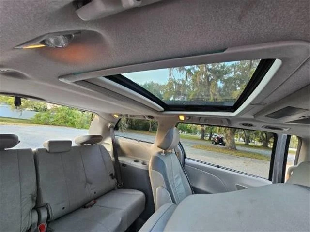 2011 Toyota Sienna 3rd Gen - Image 16 of 21