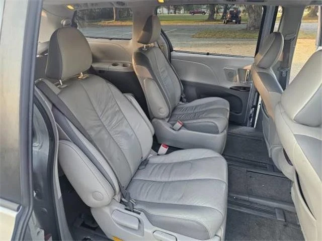 2011 Toyota Sienna 3rd Gen - Image 21 of 21