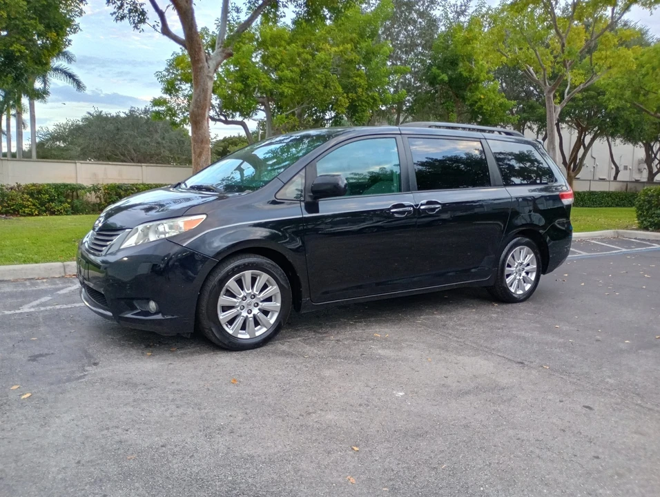 2011 Toyota Sienna 3rd Gen - Image 5 of 21