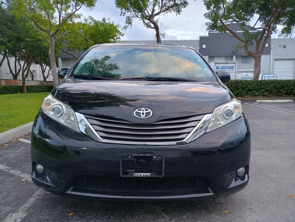 2011 Toyota Sienna 3rd Gen - Image 16 of 21