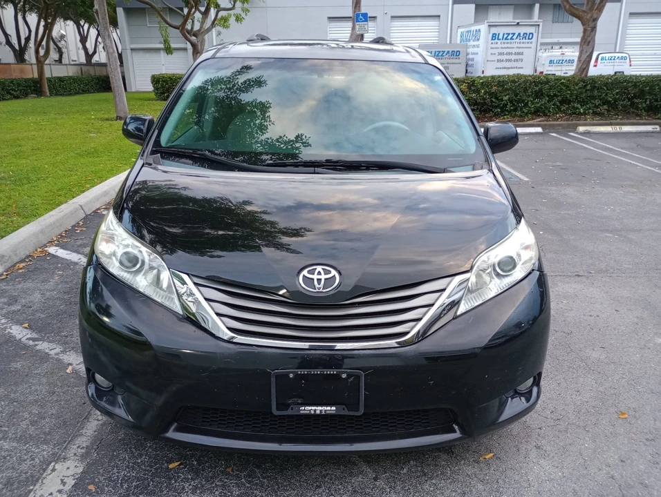 2011 Toyota Sienna 3rd Gen - Image 17 of 21